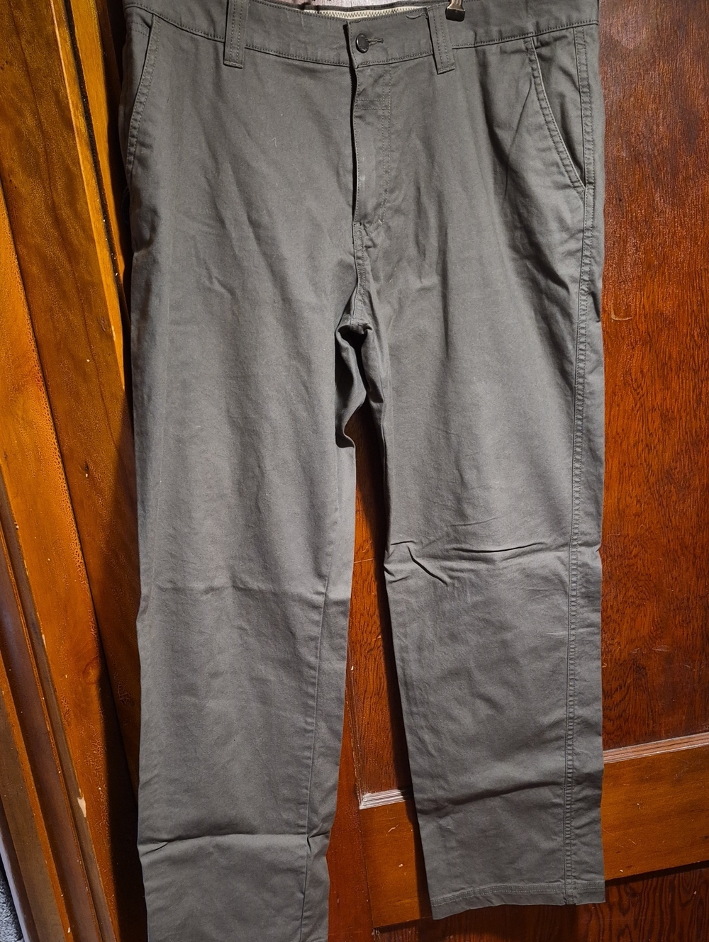 Columbia Men's Olive Chino Pants
